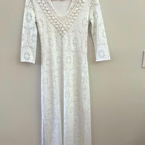 Lilly Pulitzer White Sheath Dress with 3/4 Sleeves and V-Neck